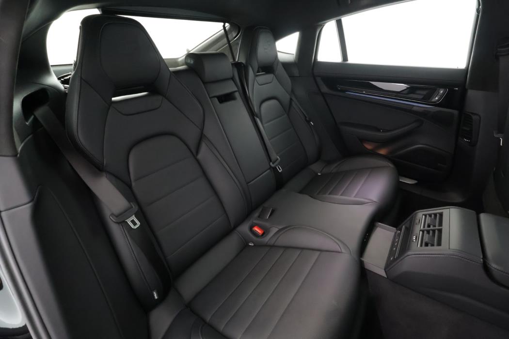 Porsche Panamera 2025