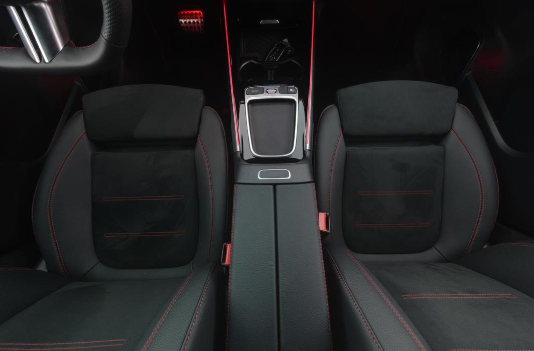 Mercedes-Benz EQB 2025