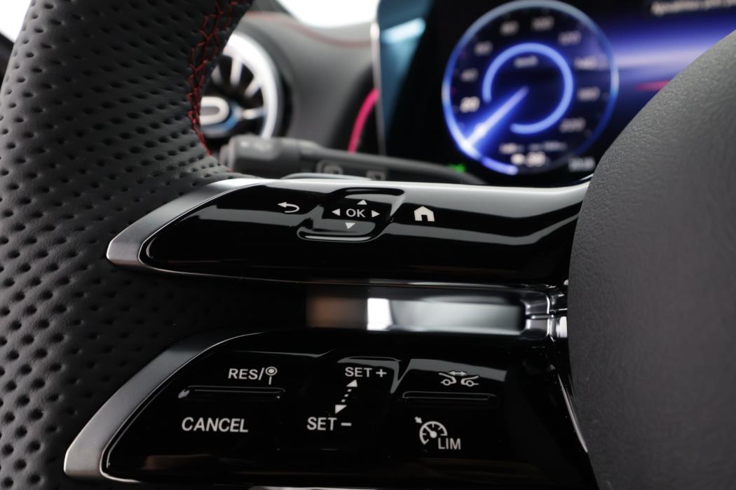 Mercedes-Benz EQB 2025