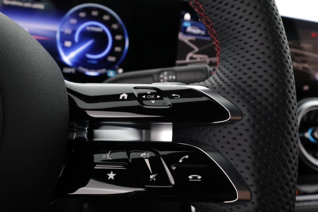 Mercedes-Benz EQB 2025