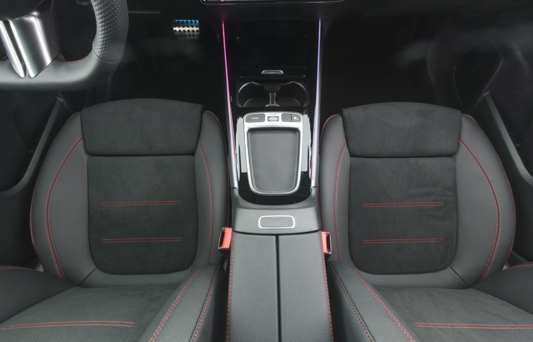 Mercedes-Benz EQB 2025