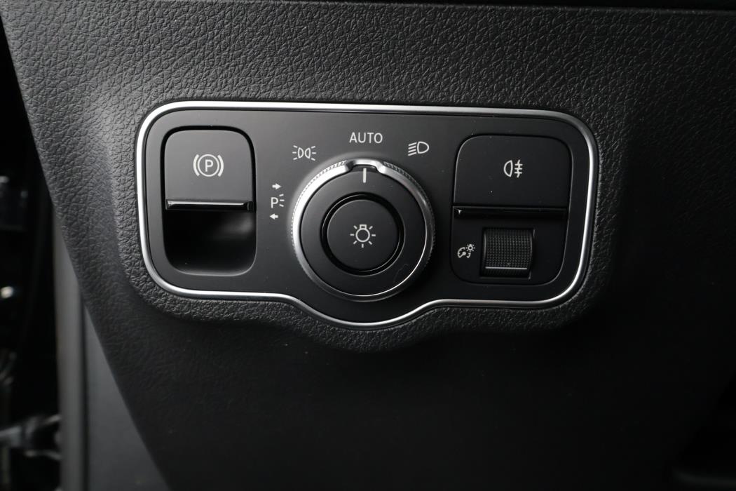 Mercedes-Benz EQB 2025