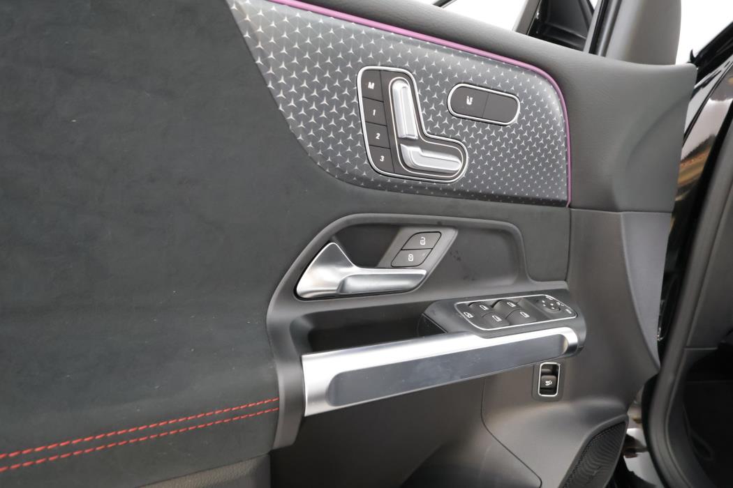 Mercedes-Benz EQB 2025