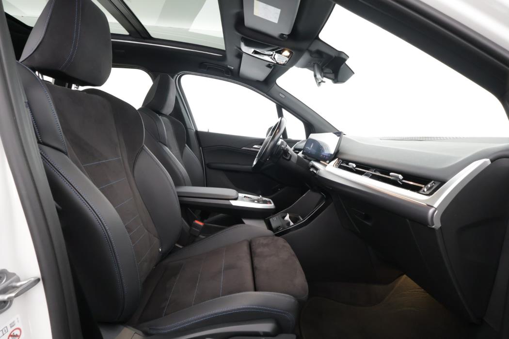 BMW 225 2023