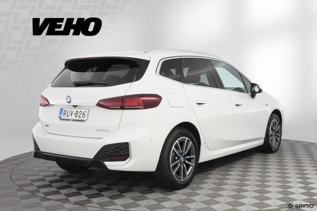 BMW 225 2023