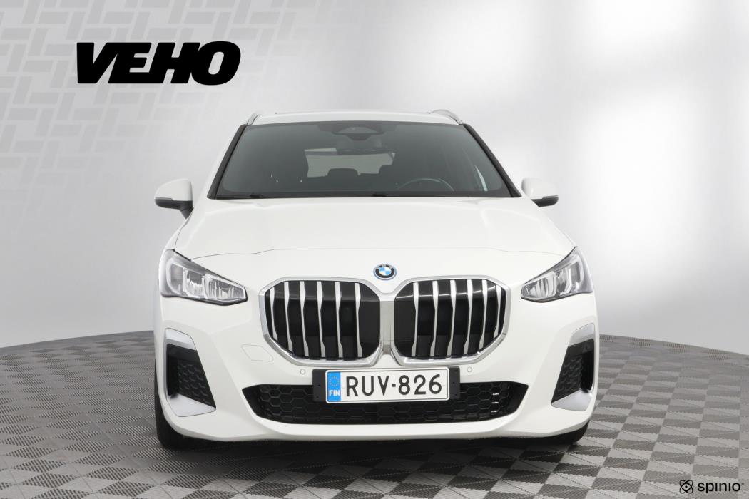 BMW 225 2023