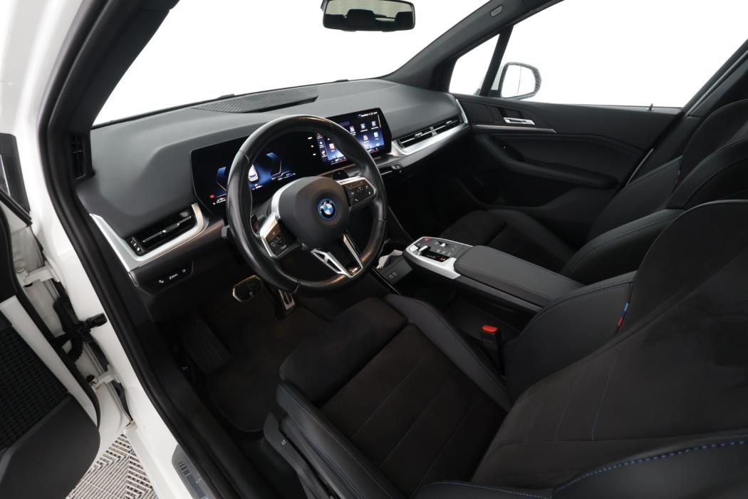 BMW 225 2023