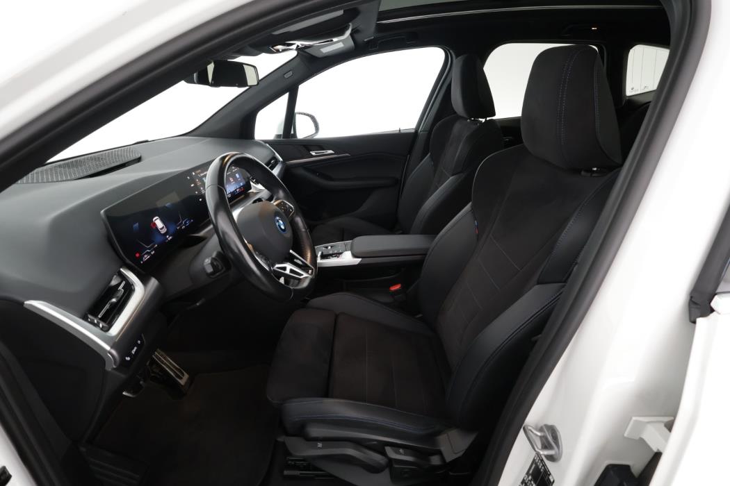 BMW 225 2023