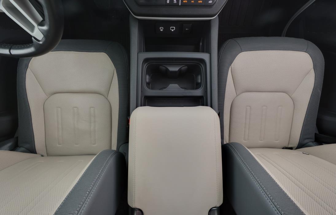 Land Rover Defender 2022