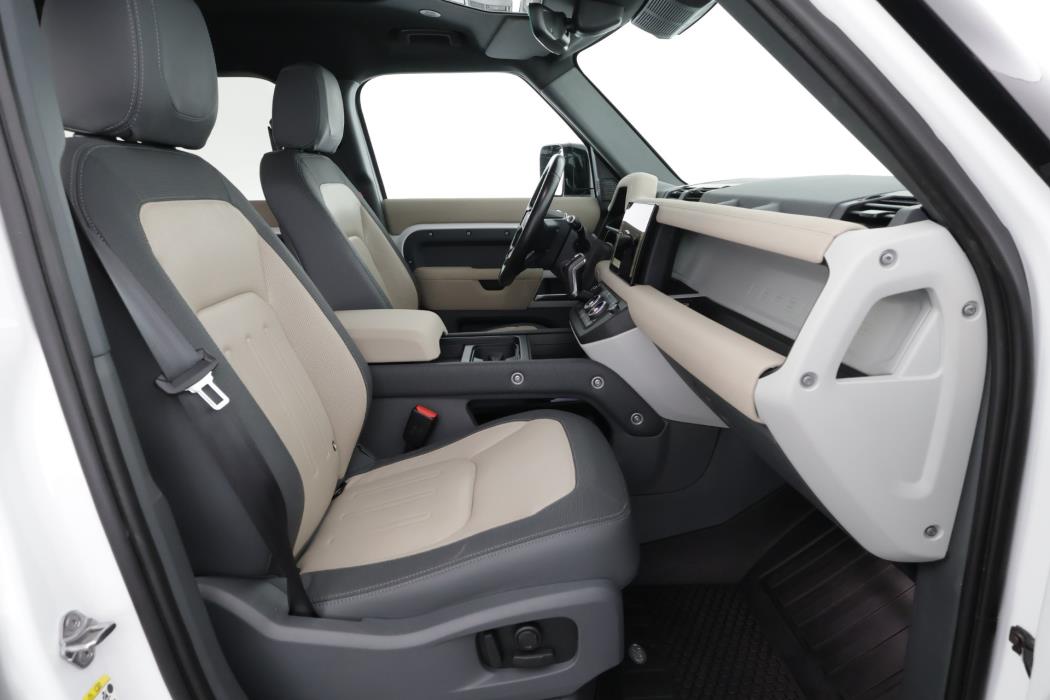 Land Rover Defender 2022