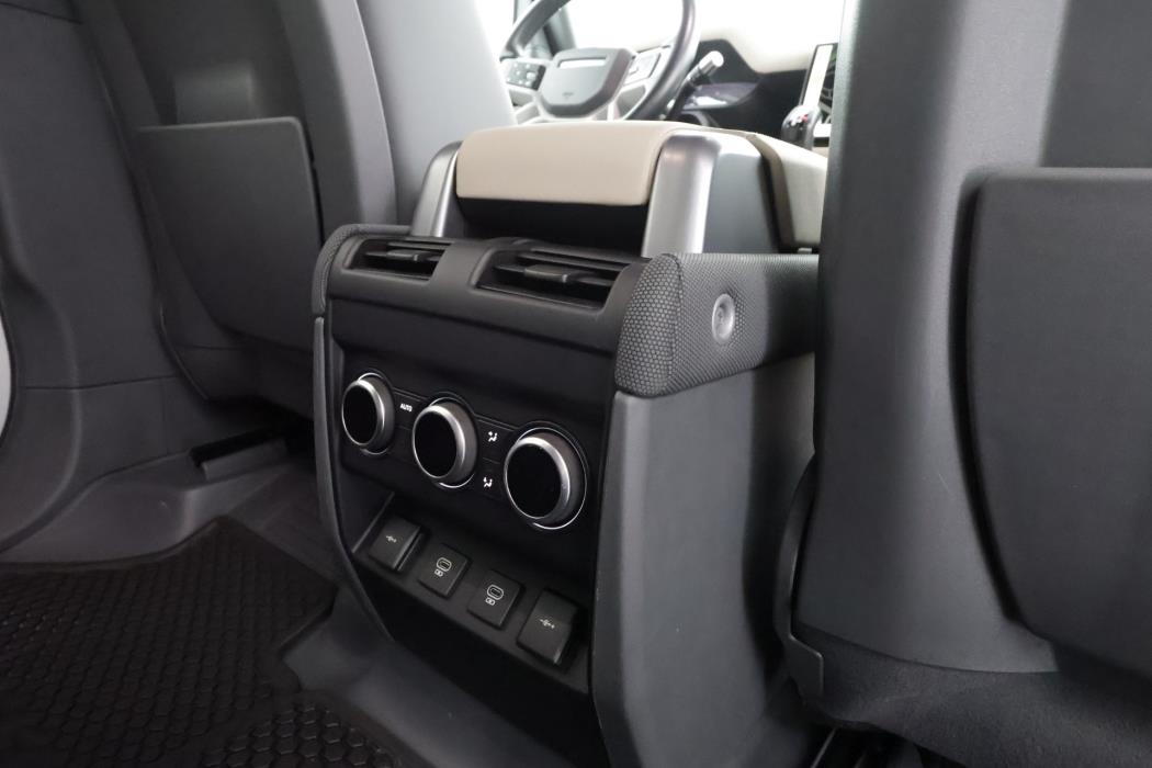 Land Rover Defender 2022