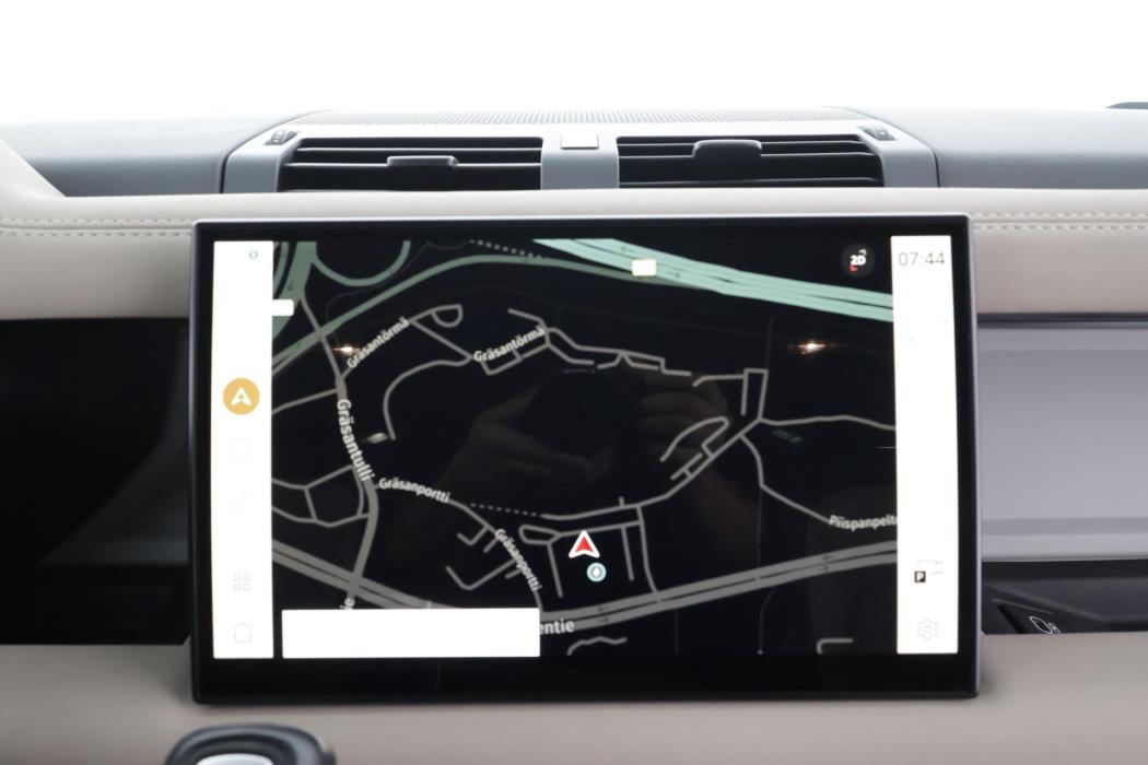 Land Rover Defender 2022