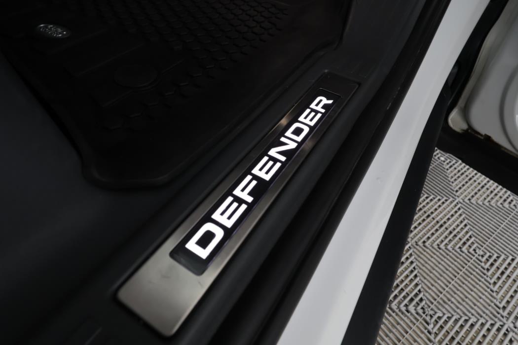 Land Rover Defender 2022