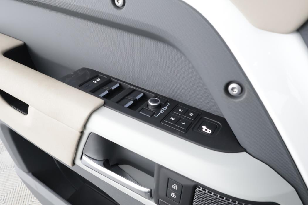 Land Rover Defender 2022