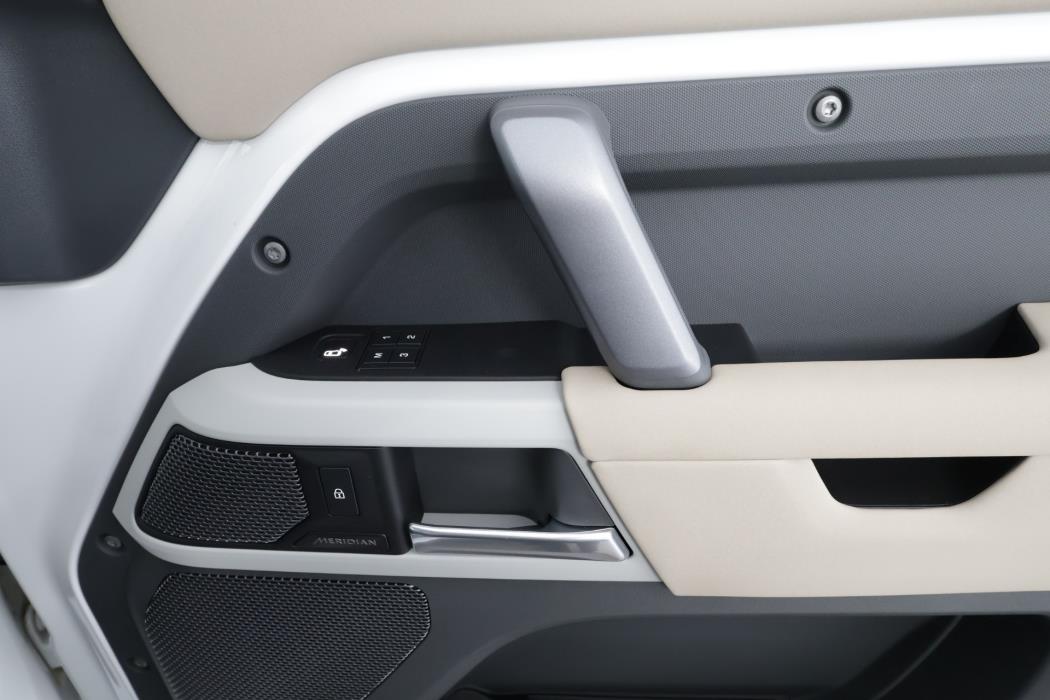 Land Rover Defender 2022