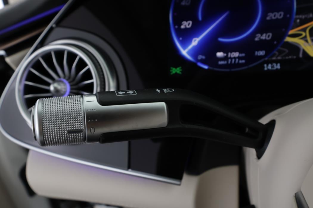 MERCEDES-BENZ EQS 2022