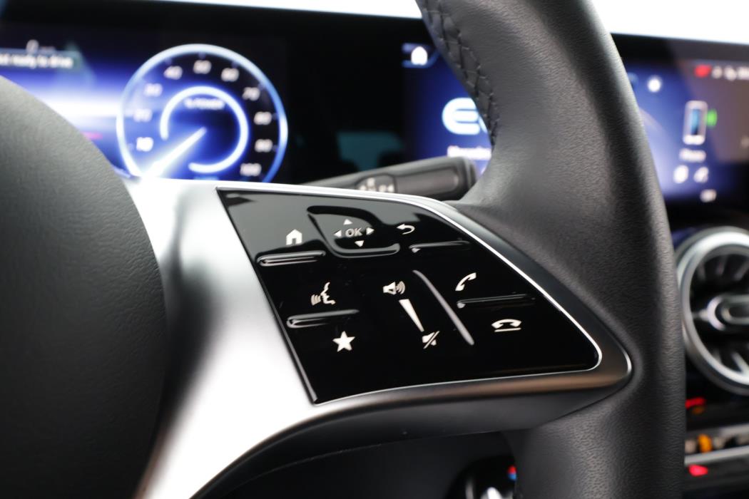 Mercedes-Benz EQA 2025