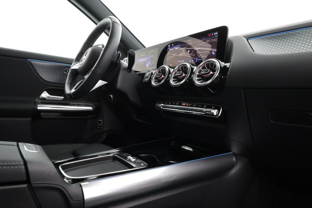 MERCEDES-BENZ EQA 2025