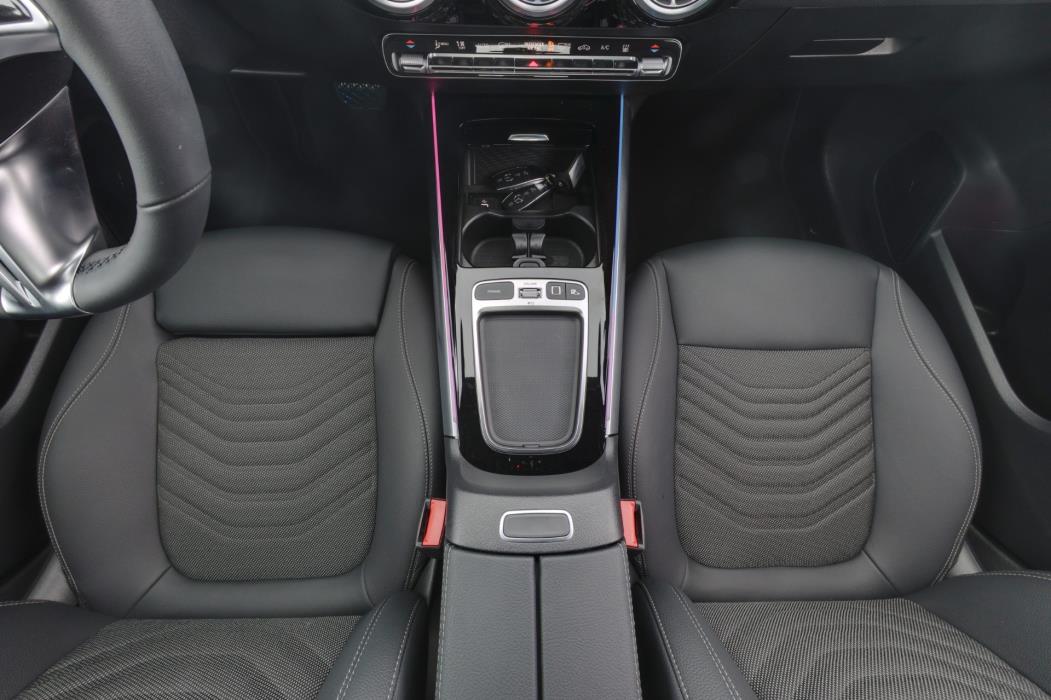 MERCEDES-BENZ EQA 2025