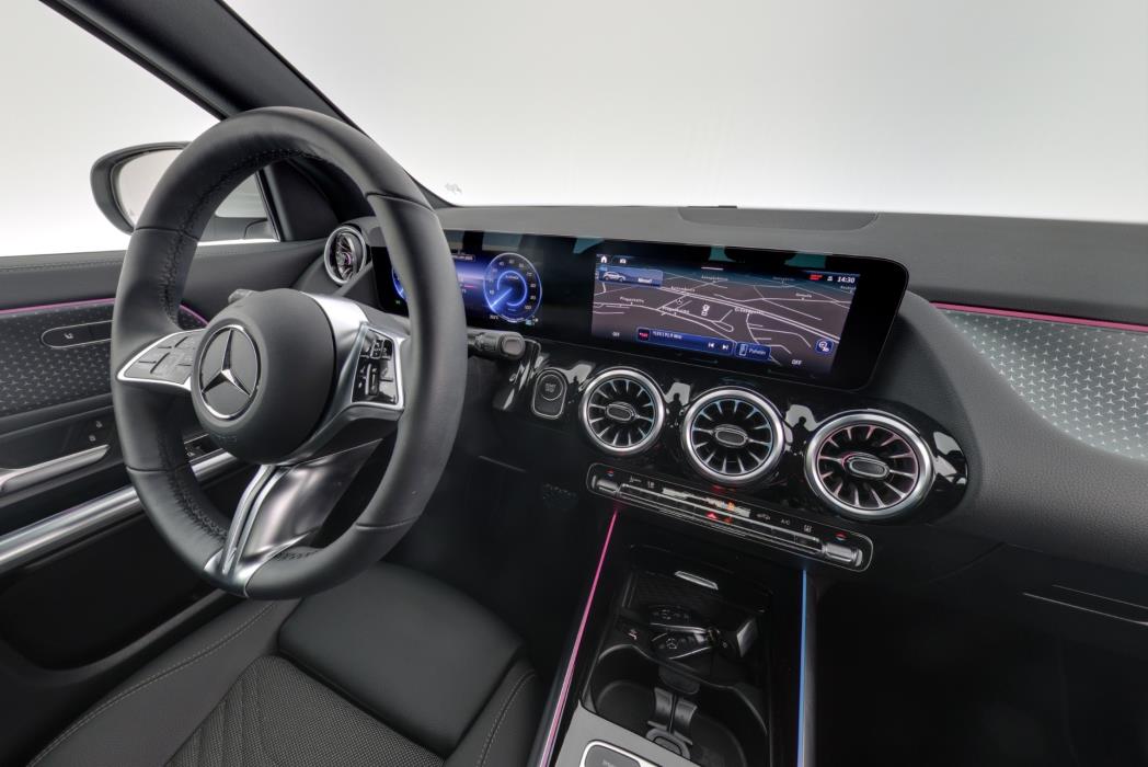 MERCEDES-BENZ EQA 2025