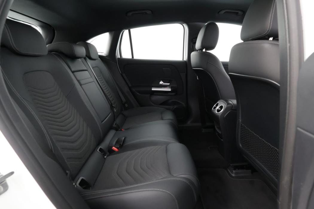 MERCEDES-BENZ EQA 2025