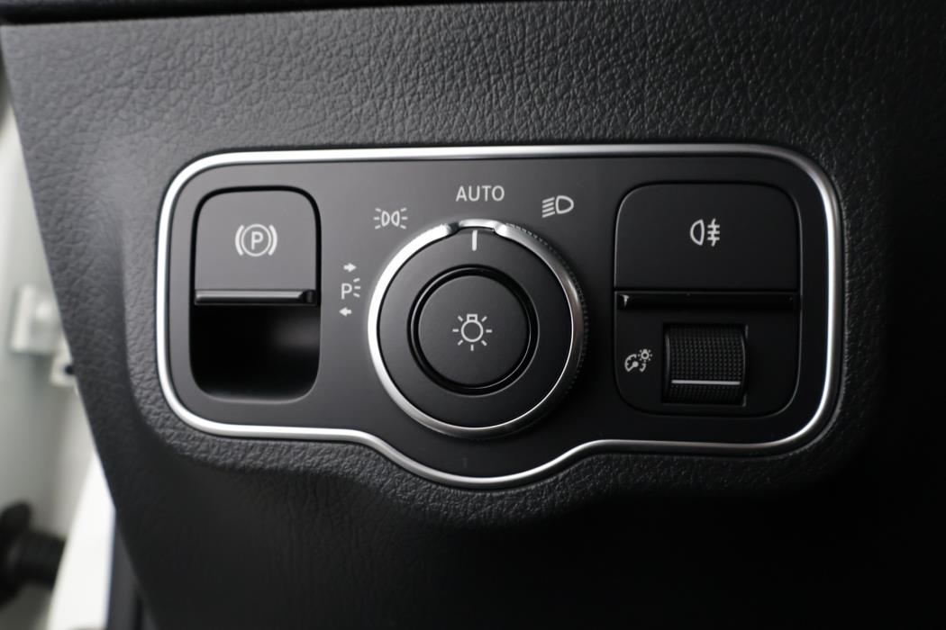 MERCEDES-BENZ EQA 2025