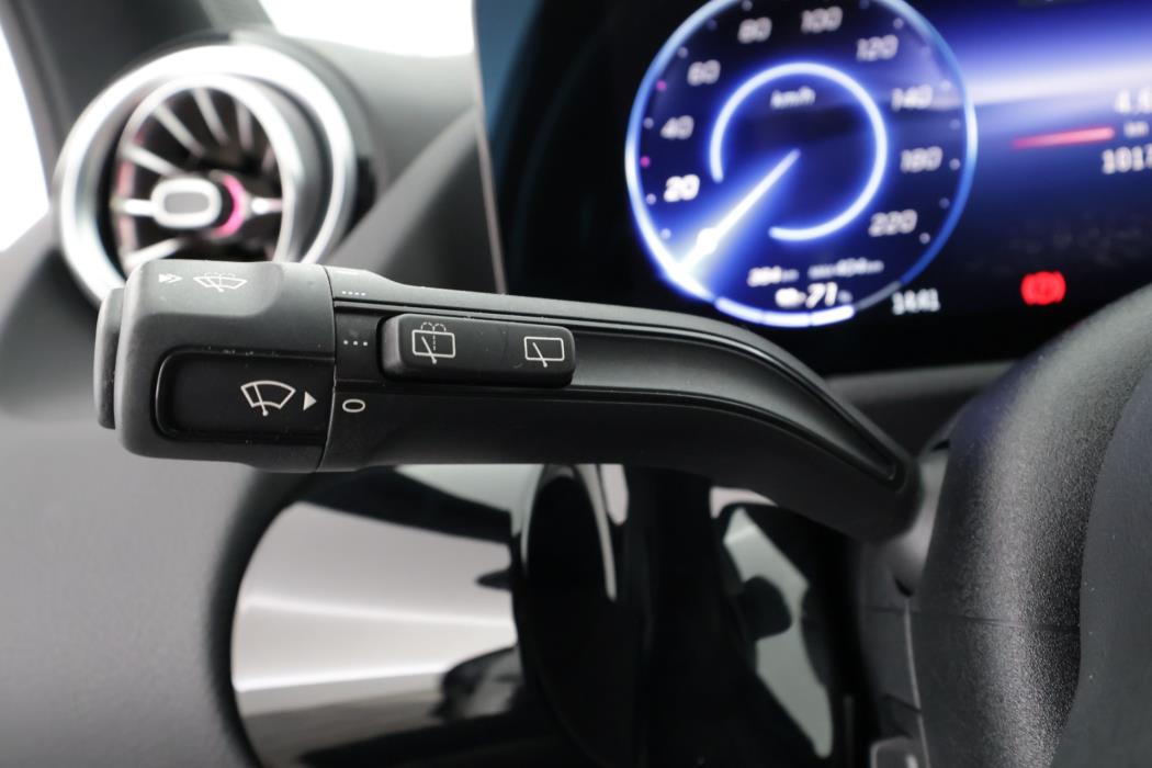 MERCEDES-BENZ EQA 2025
