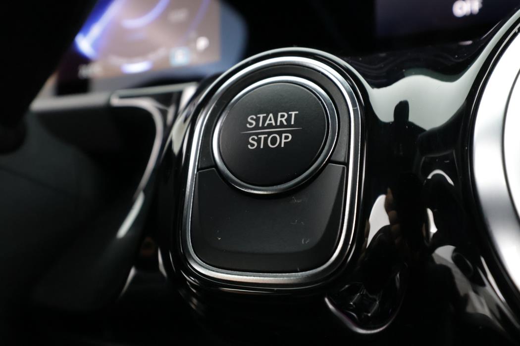 MERCEDES-BENZ EQA 2025