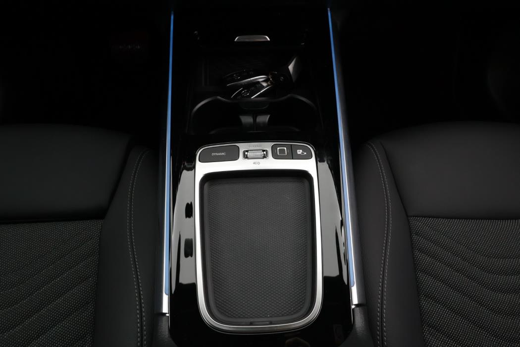 MERCEDES-BENZ EQA 2025