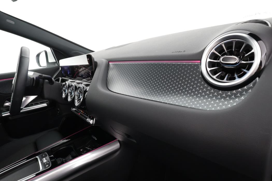 MERCEDES-BENZ EQA 2025