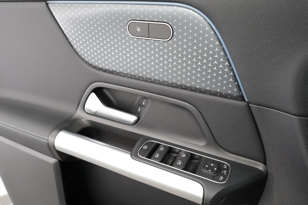 MERCEDES-BENZ EQA 2025