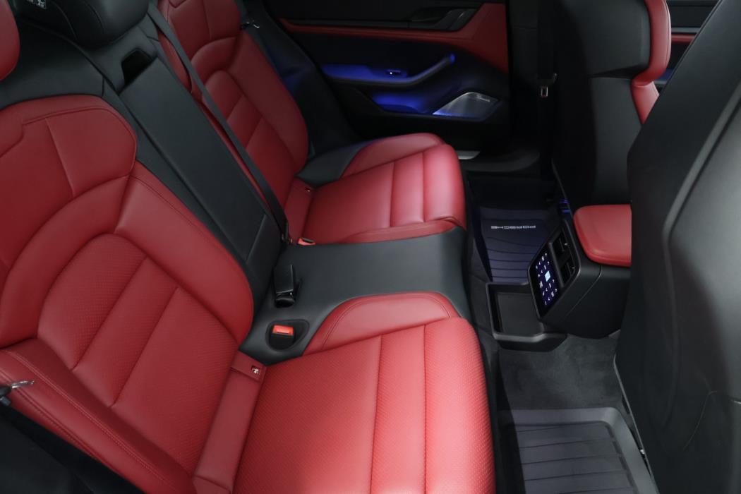 Porsche Taycan 2022