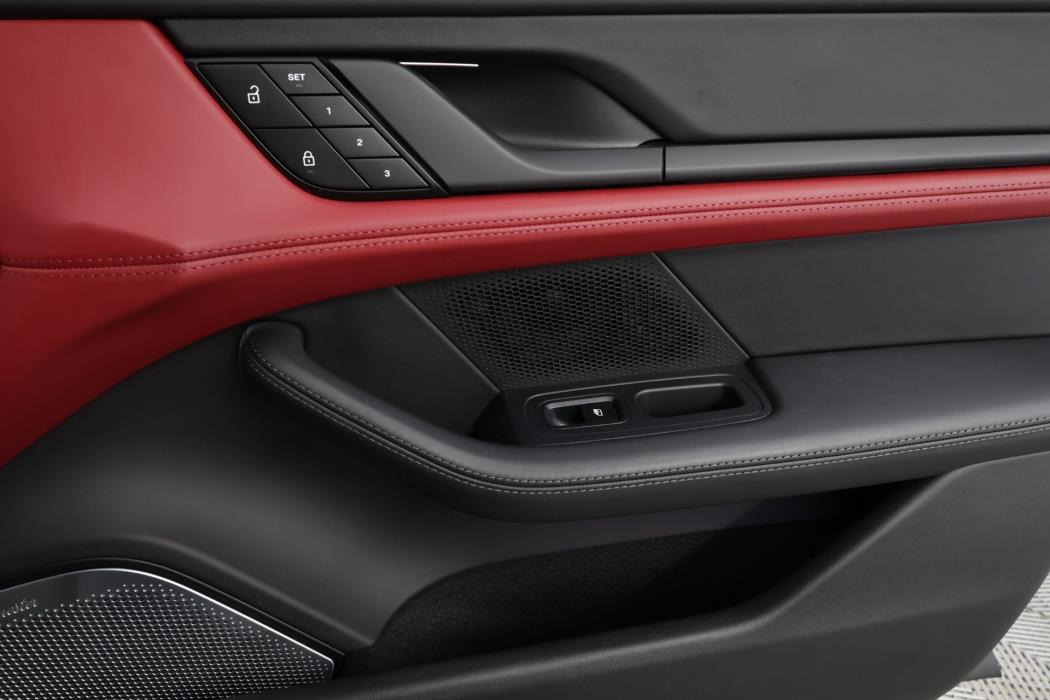 Porsche Taycan 2022
