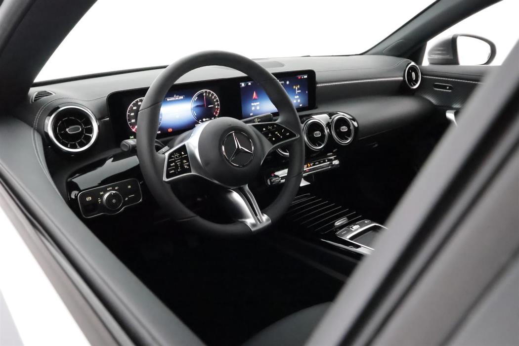 Mercedes-Benz CLA 2025