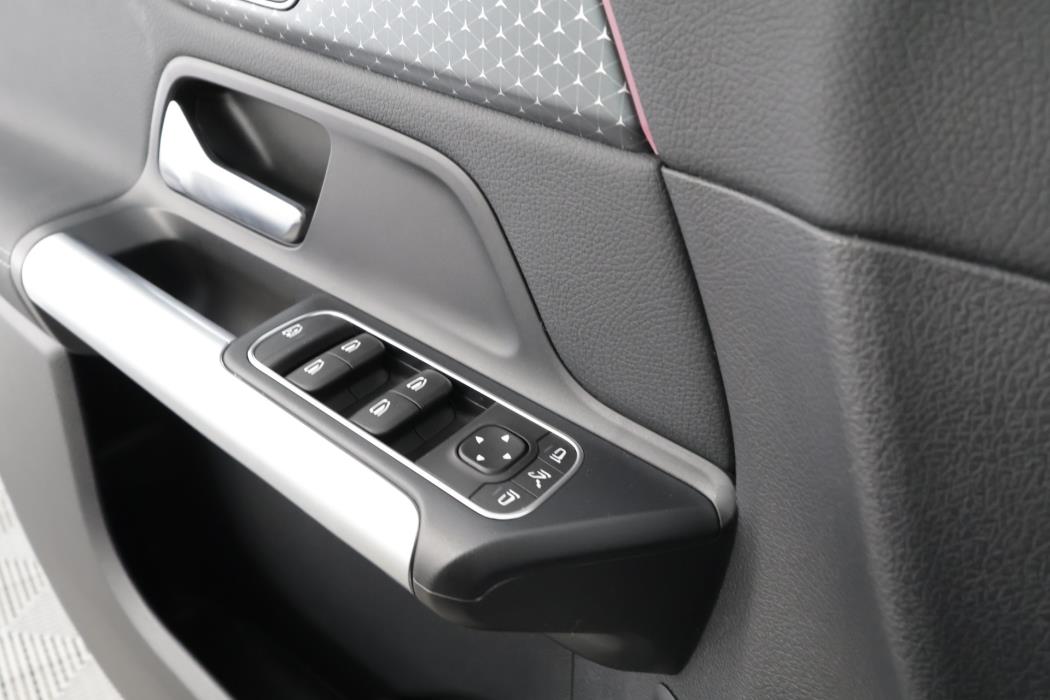 Mercedes-Benz EQA 2024