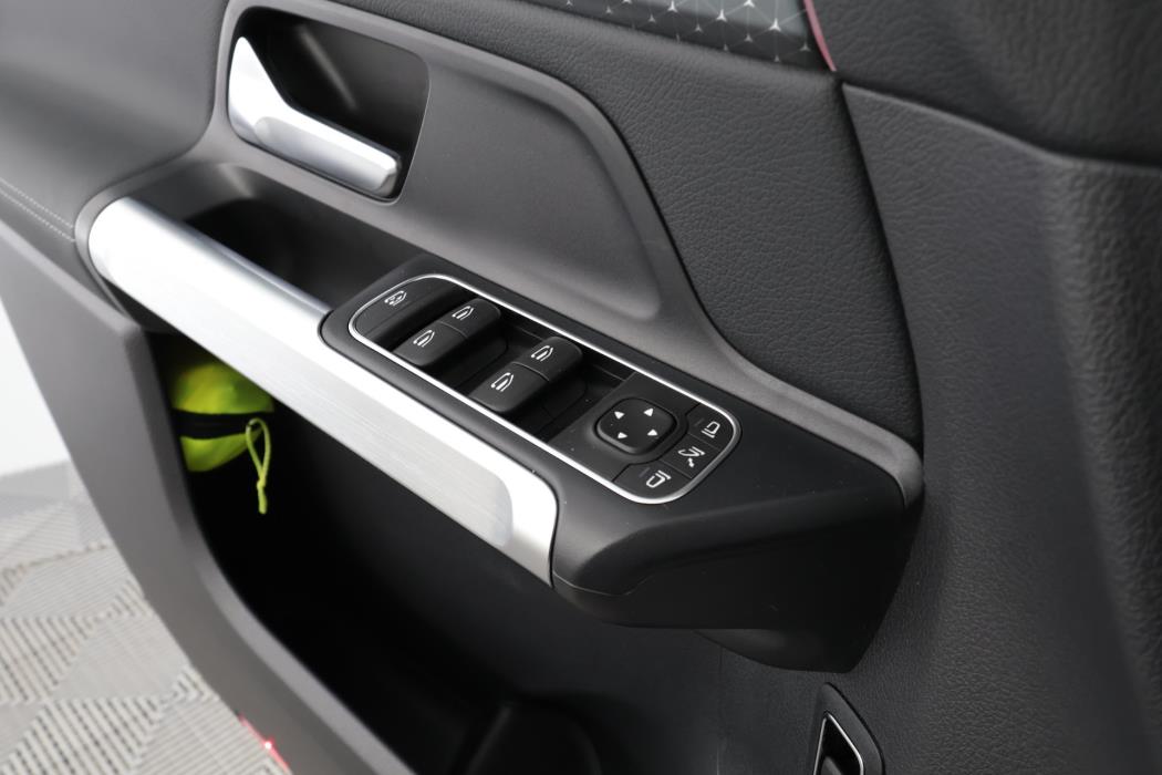 Mercedes-Benz EQB 2024