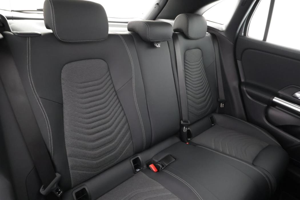 Mercedes-Benz GLA 2025