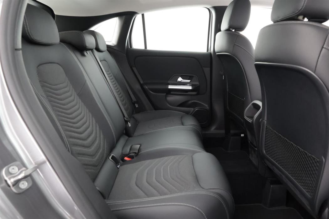 Mercedes-Benz GLA 2025