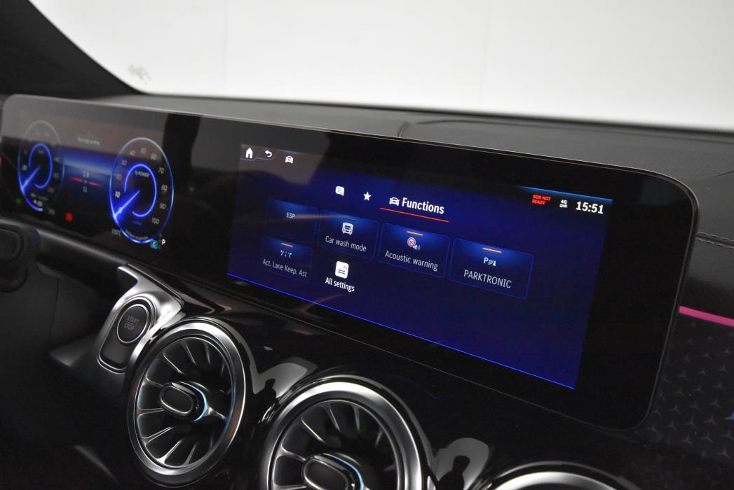 Mercedes-Benz EQB 2025
