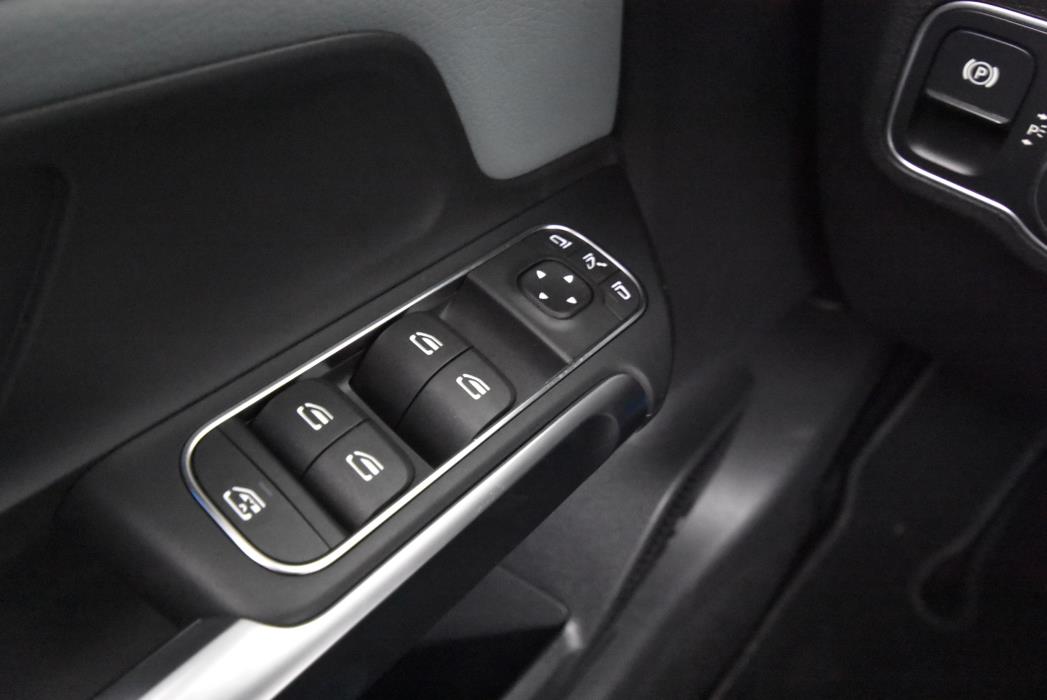 Mercedes-Benz EQB 2025