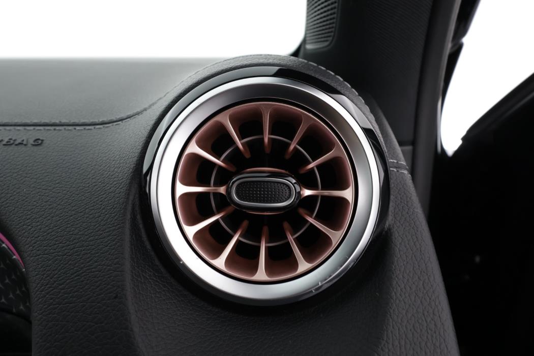 Mercedes-Benz EQB 2025