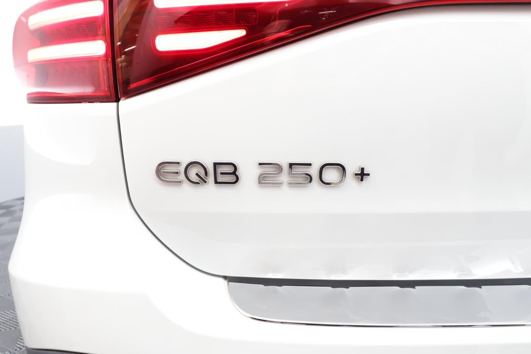 Mercedes-Benz EQB 2024