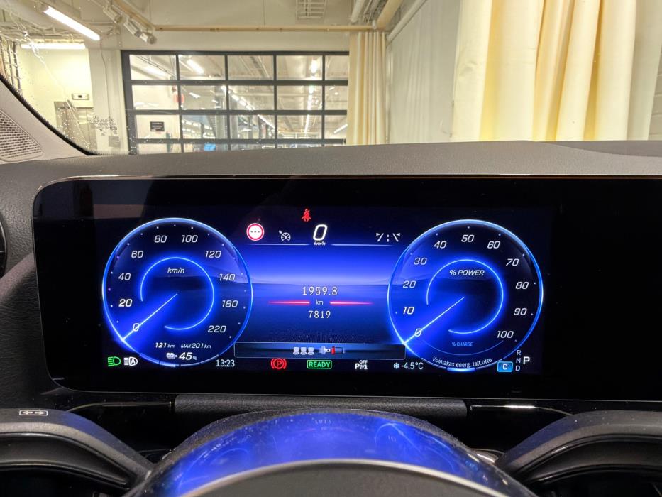 Mercedes-Benz EQA 2024