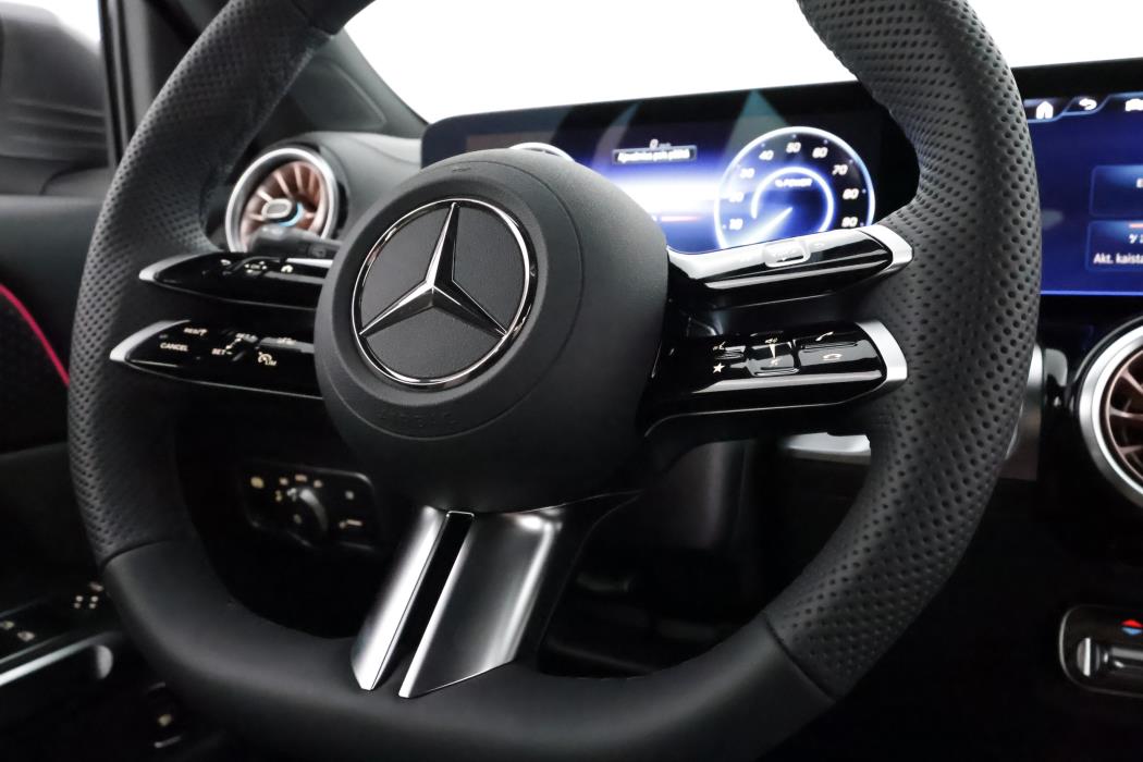 Mercedes-Benz EQB 2025