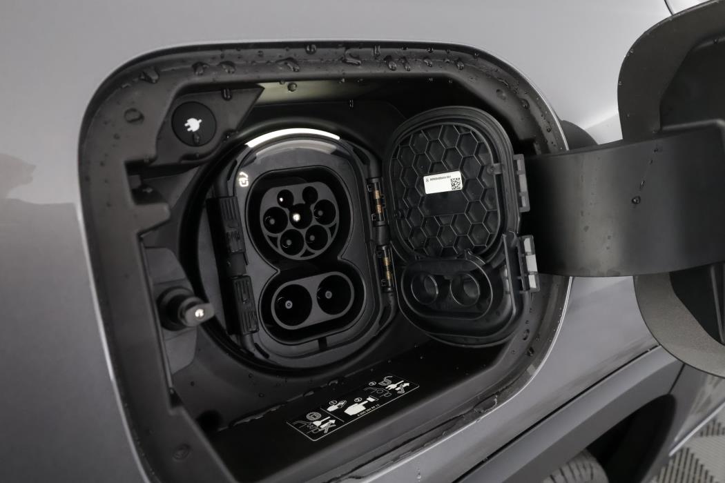 Mercedes-Benz EQB 2025
