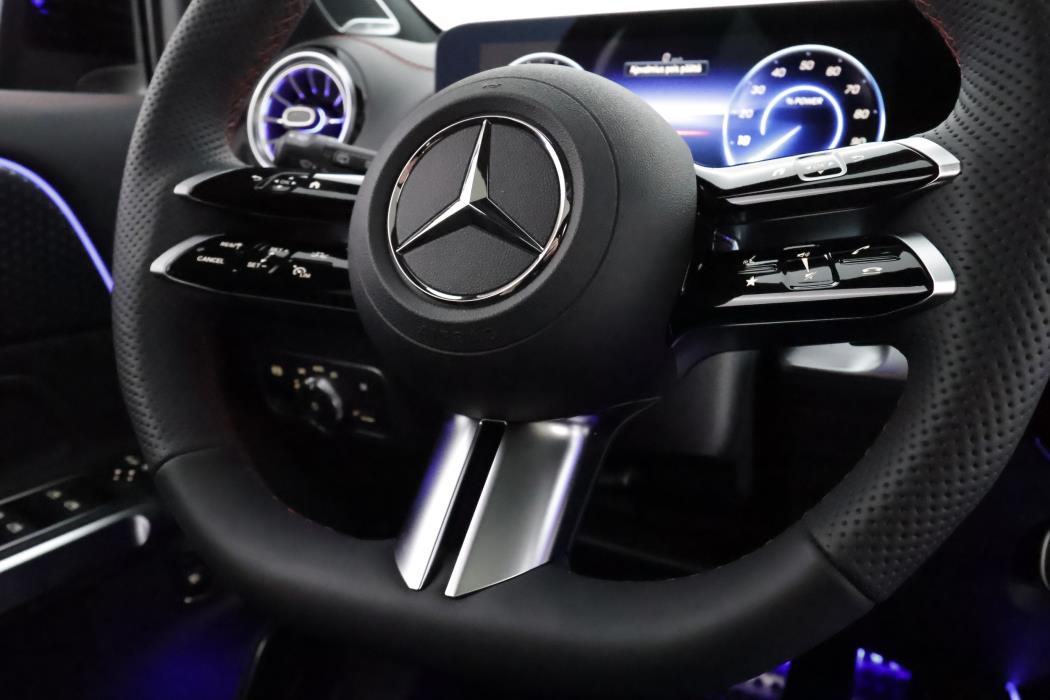 Mercedes-Benz EQB 2025