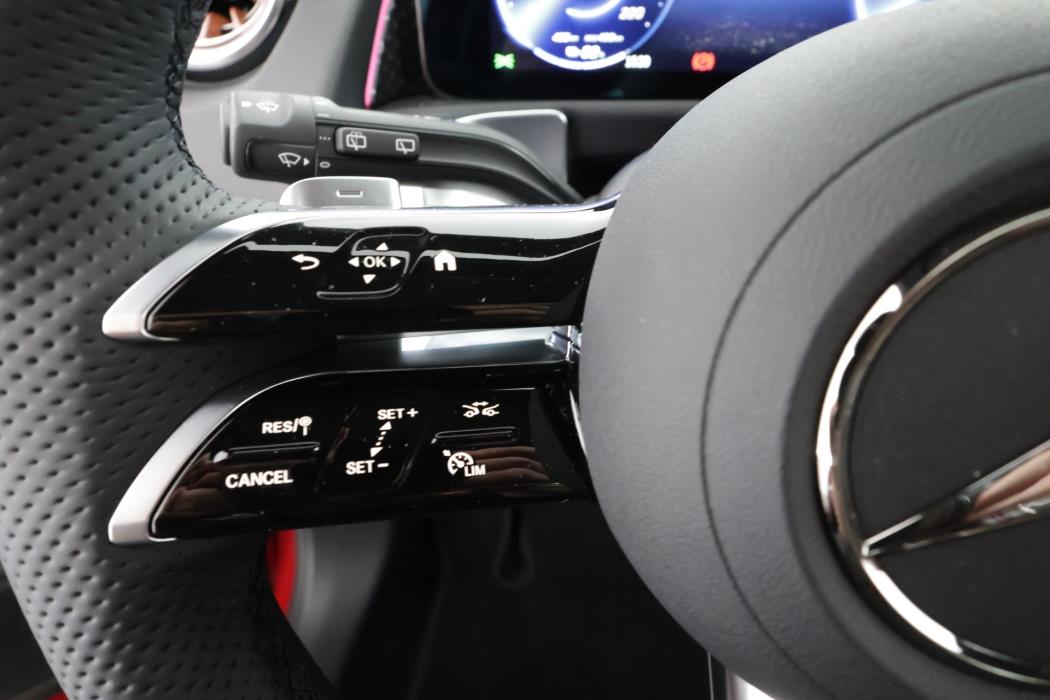 Mercedes-Benz EQB 2025