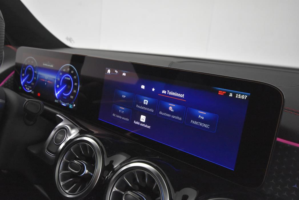 Mercedes-Benz EQB 2025