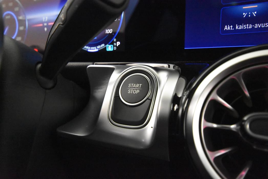 Mercedes-Benz EQB 2025