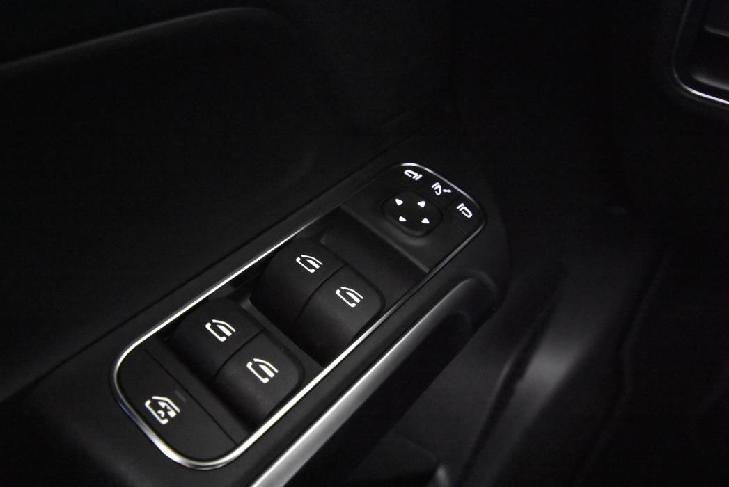 Mercedes-Benz EQB 2025